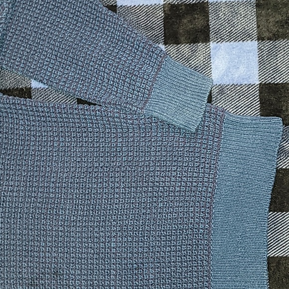 Van Heusen. Crewneck. Cotton-blend thick sweater. Like-new. Men's size XL - Picture 4 of 15